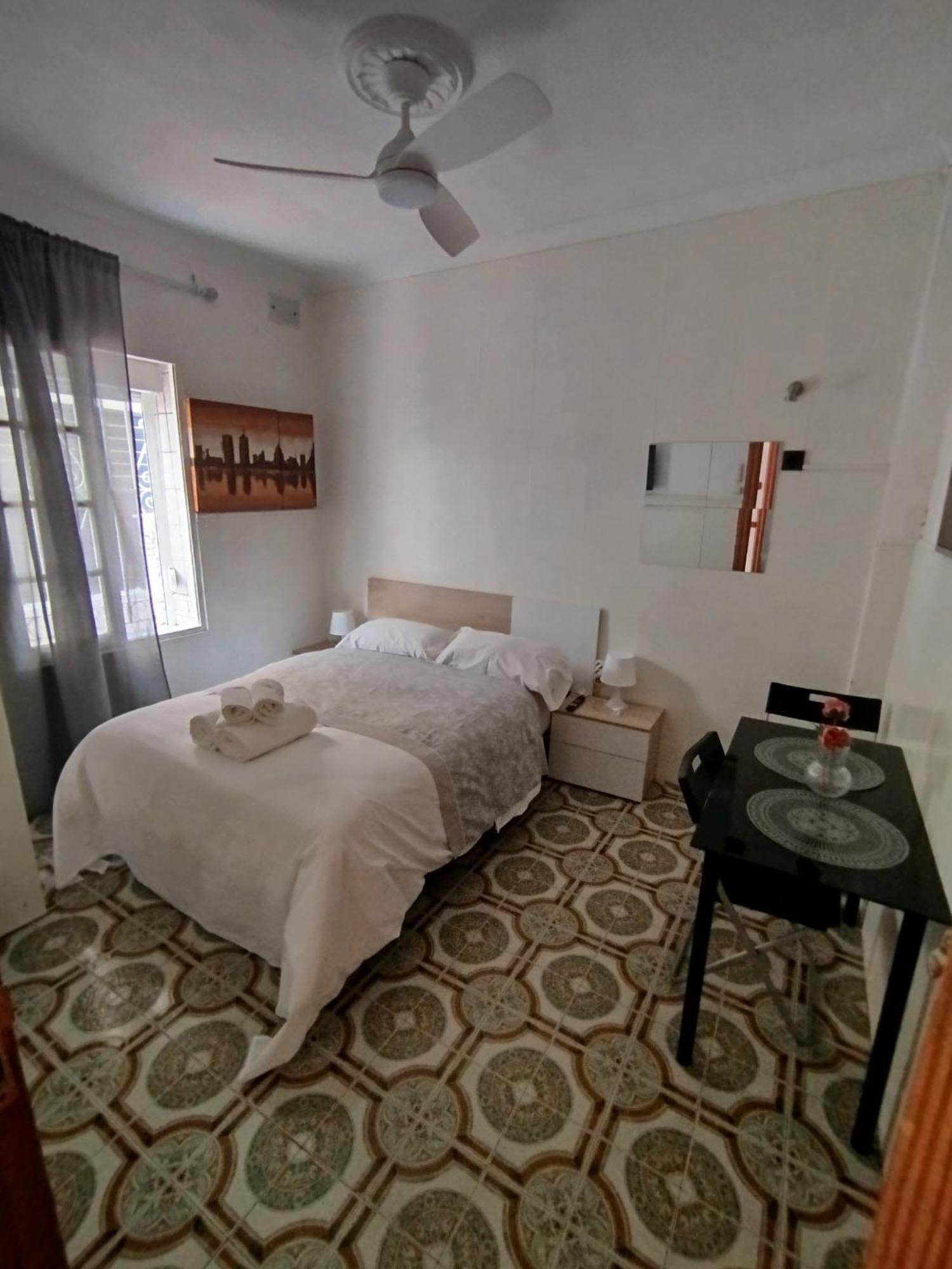 Malaga Center Rooms Экстерьер фото
